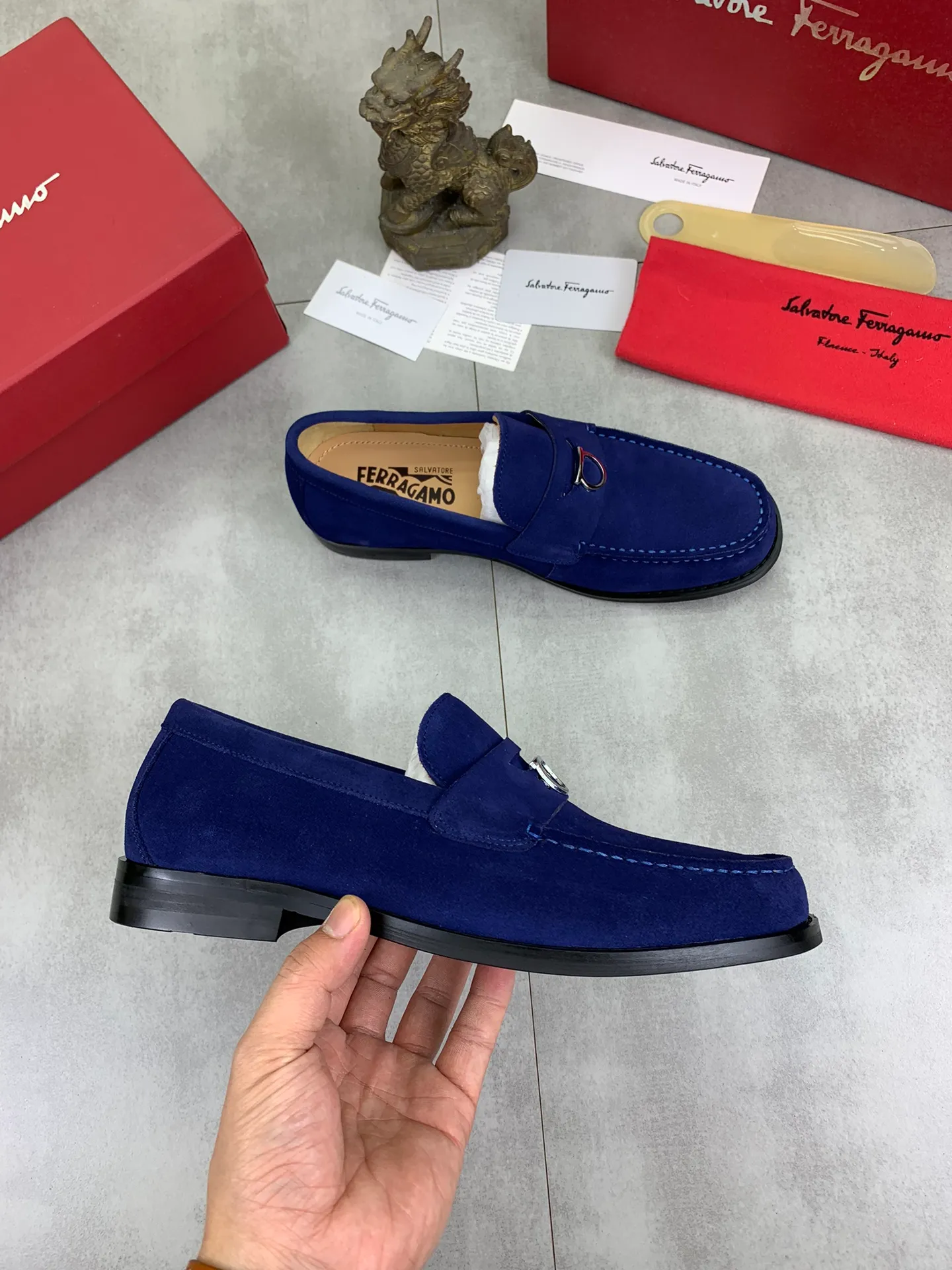 Men's Men's Shoes 💰P460💰[New Style] Water-dyed Niuli 🆘[Salvatore Ferragamo] Ferragamo's latest casual business leather shoes for men! Available at counters simultaneously! The fabric is made of specially imported original calfskin, the lining is made of imported water-dyed cowhide, and the original combination outsole is absolutely luxurious and leads the fashion trend. Matching code: 38-45; black or blue optional